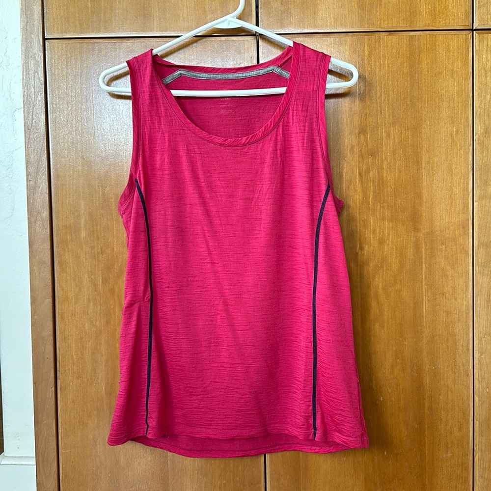 Icebreaker pink tank, size Large